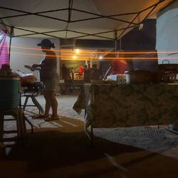 Die ganze Familie für uns gegrillt und unsere Crepes gebacken.