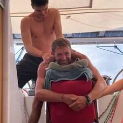 Séance de massage sur la table du cockpit