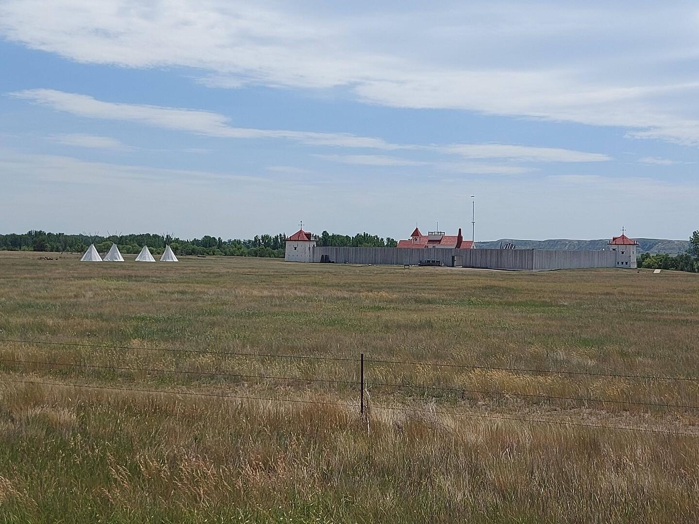 Fort Union Tradepost NP mit Tipis.