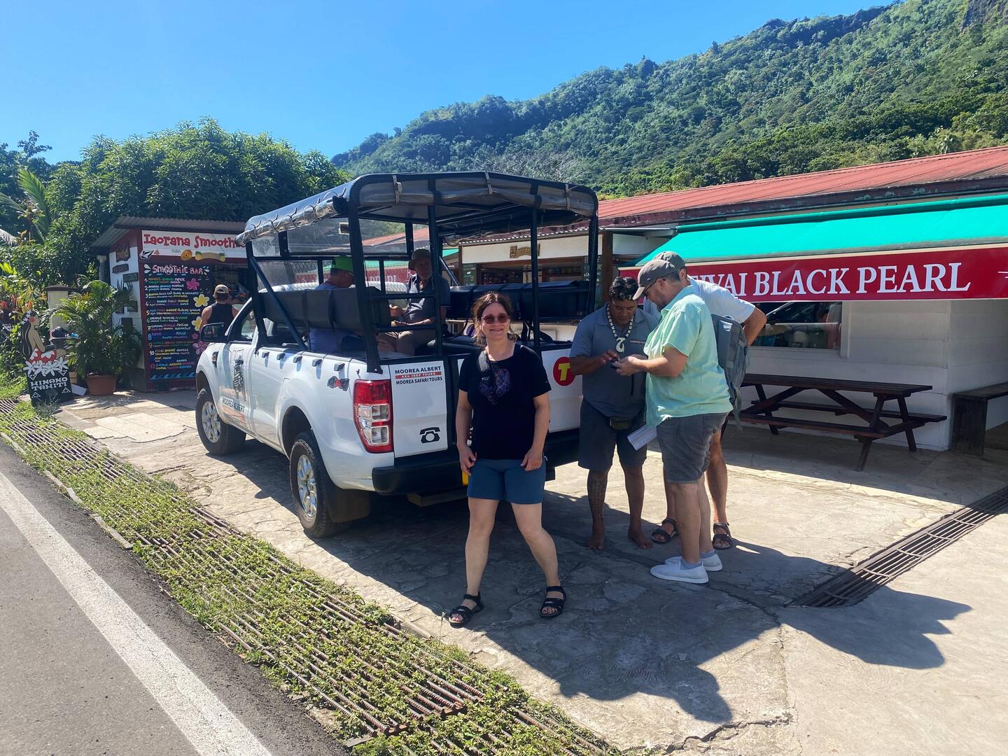 Es geht los mit unserem offenen Jeep,