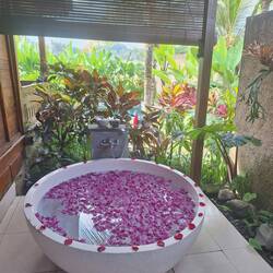 und eigener Badewanne