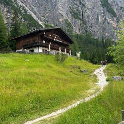 Die Dreischusterhütte