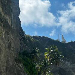 De steil Weg de Felswand entlang sind mir abe...