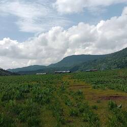 Premier stop du téléphérique: la ferme isolée au milieu de la nature, à 3800m