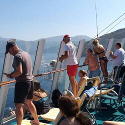 Keiner will die Einfahrt in den Fjord verpassen.🤣