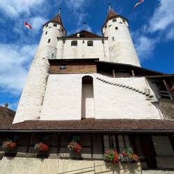No easy way to photograph the castle from the courtyard — Thun.