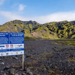 Hinweisschild an der F-Road nach Þórsmörk