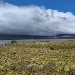 Rundumsicht auf dem Weg zum Wasserfall