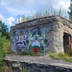 Der Bunker steht noch einige 100 Meter von der Küste entfernt.