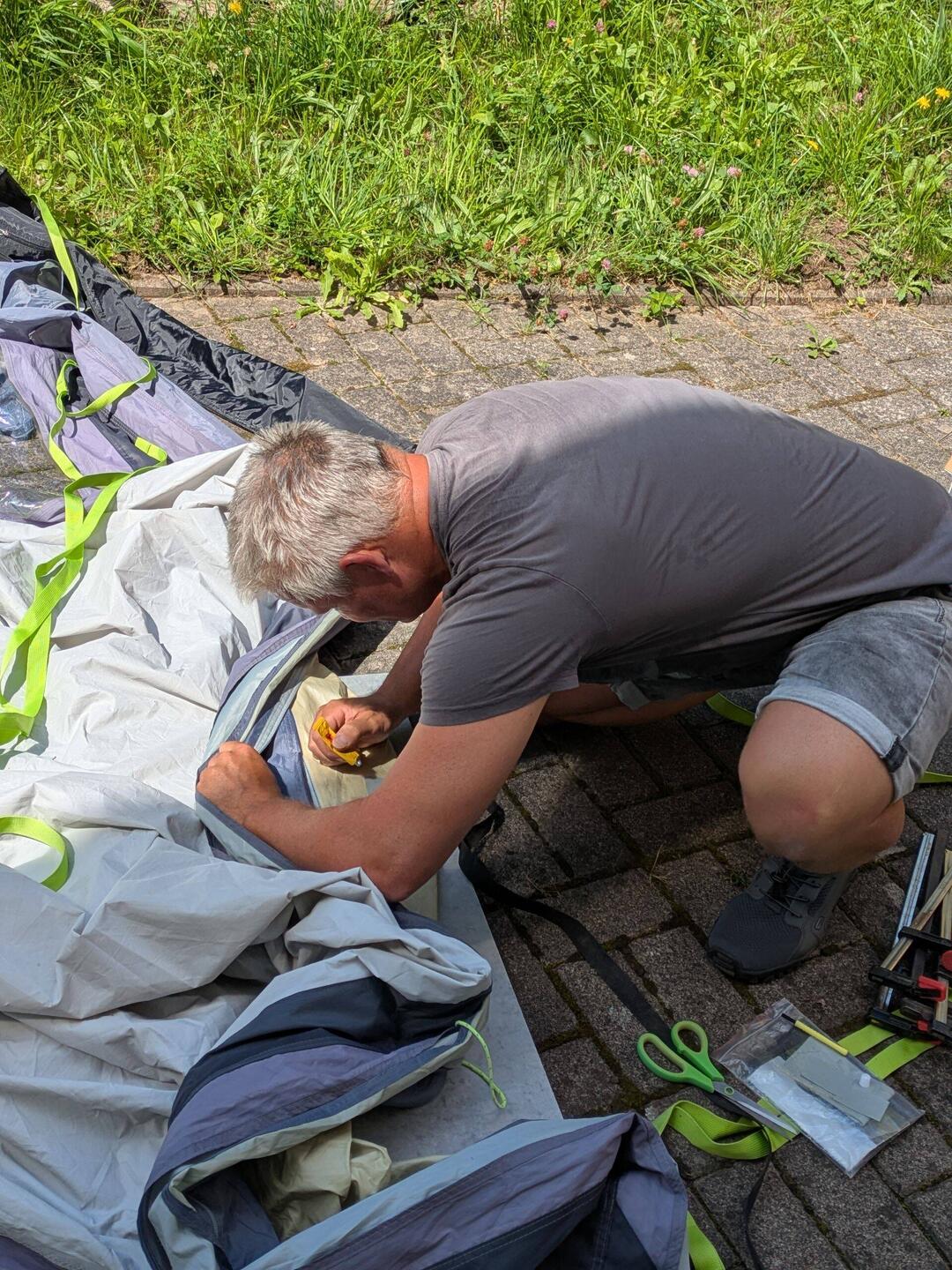 Kleben des ersten kleinen Risses