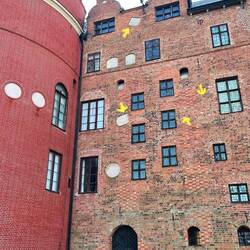 Schloss Glitchholm- wer findet alle Fehler in der Grafik?