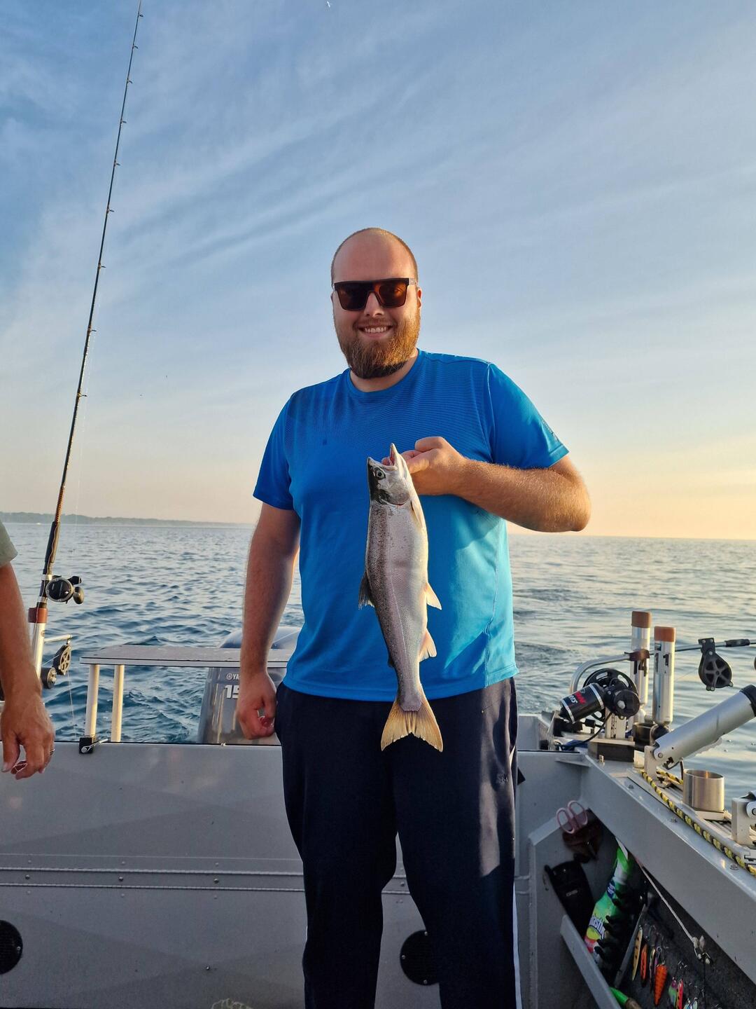 Der erste Fang des Tages: ein Coho Lachs