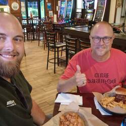 Ich hatte Cheese Curds (Frittierter Käse, eine Spezialität in Wisconsin)