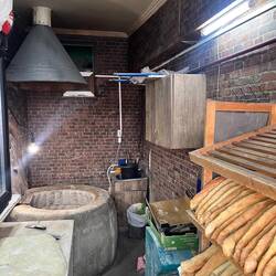 Traditioneller georgischer puri Ofen