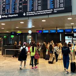 Im Flughafen Zürich war trotz Schulferien überhaupt keine Hektik zu spüren.