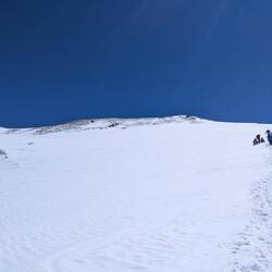 Ungefähr 15 Personen waren mit uns am Gipfel