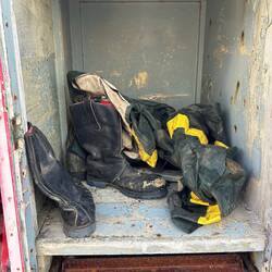 Tenue de pompier comme neuve à vendre proposez un prix