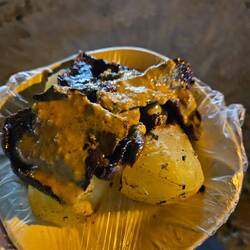 Anticucho (gebratenes Rinderherz mit Kartoffeln)