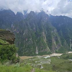 Route en voiture pour atteindre notre départ de rando: 28 lacets