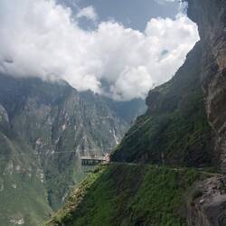 Le petit café duquel la photo précédente est issue! Et oui, les pieds dans le vide!