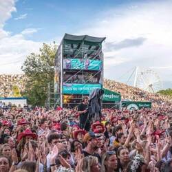 Innen gut besucht und es blieb trocken