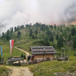 ... der Rossalm mit Südtiroler Fahne!