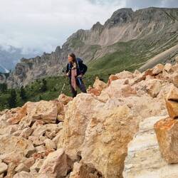 ... über den grossen Schuttkegel kurz vor ...
