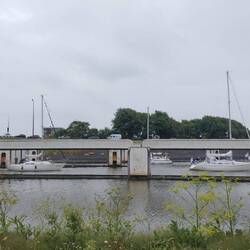 Unser Blick vom Stellplatz, Schleuse ins Binnenwasser