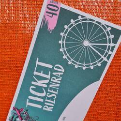 Moni gewinnt ein Ticket für eine Riesenradfahrt