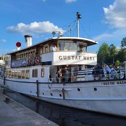 Eigentlich wollten wir eine Abendrundfahrt mit Essen machen. Aber leider war schon alles ausgebucht.