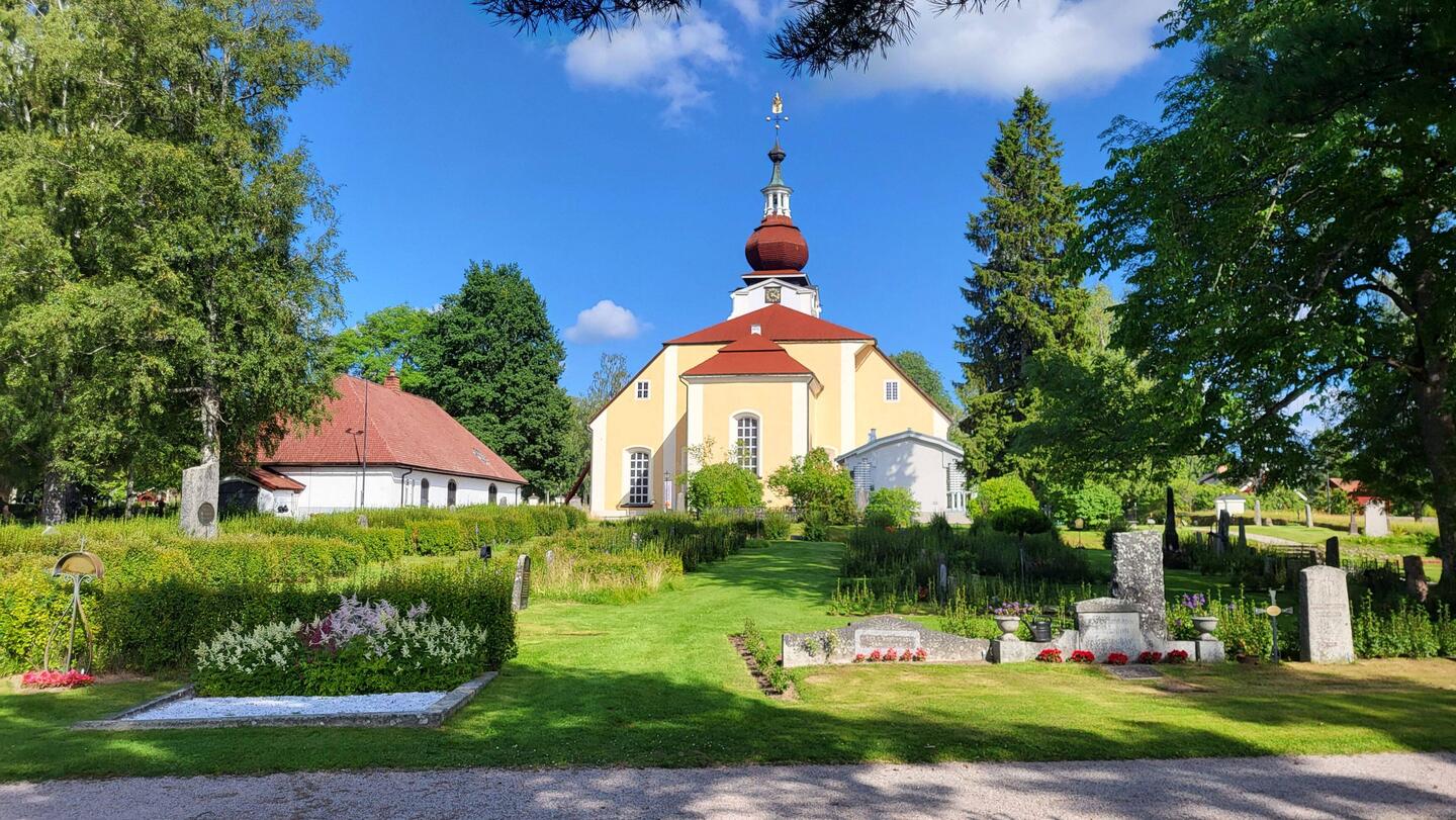 Diese Kirche sehen wir immer von unserem Campingplatz aus.