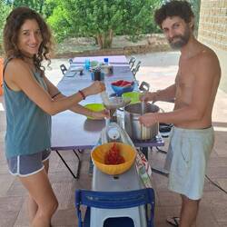 Het maken van Passata in het Ostello