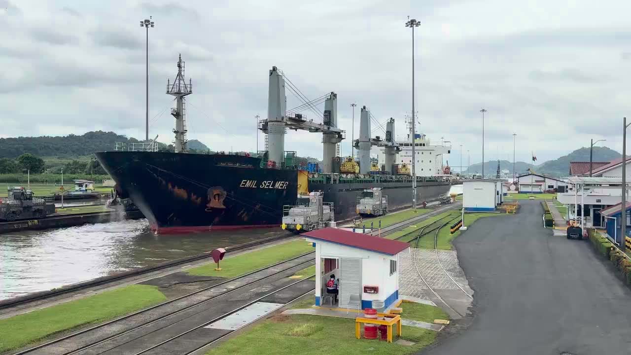 Durchfahrt durch den Panamakanal