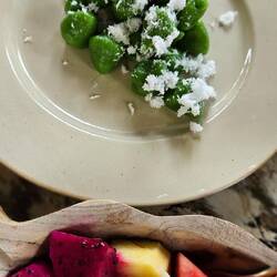 Balinesische Köstlichkeiten mit Kokos & Palmzucker (hat Joni fast allein verputzt)