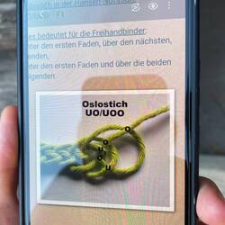 Das ist die dritte Wikingersiedlung, wo ich mir Nadelbinden erklären lasse: Jetzt MUSS es klappen!