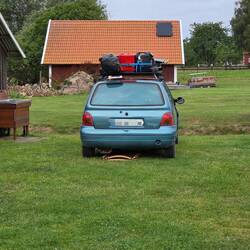 Krasser Typ, der schläft im Twingo