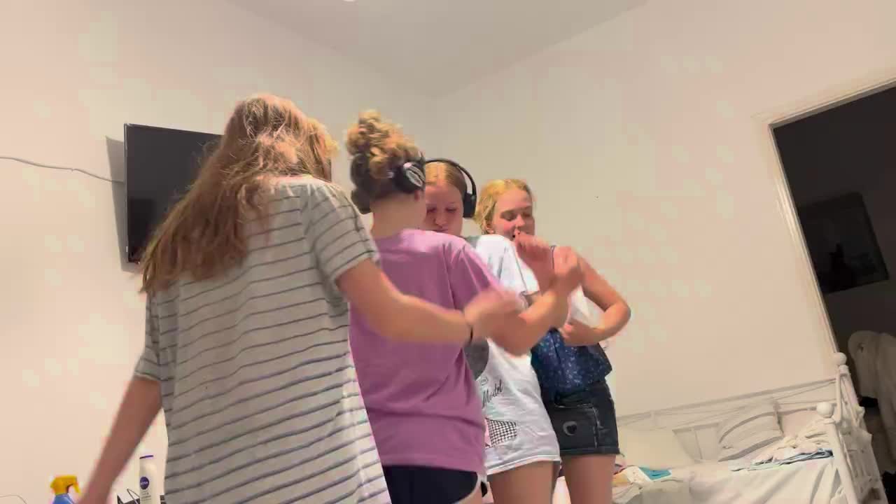 Dancing (not) in the moonlight