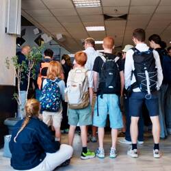 Attendre que les Allemands battent en retraite (3 avions teutons avant d'accéder à nos bagages) 🤯🧘