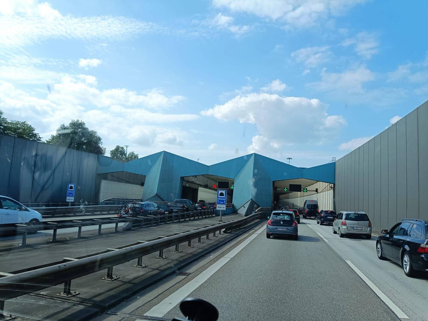 Einfahrt in den Elbtunnel