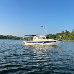 C-Traveler anchored near Weborg Point in 3 feet of water.