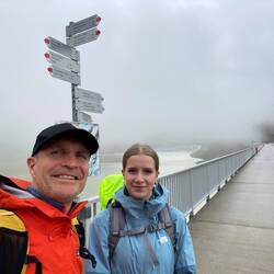 Glück gehabt, der Regen hat gerade aufgehört. Start um 10:30 Uhr an Silvretta Stausee