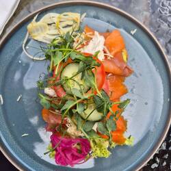 Smørrebrød, På surdejsbrød, m/Røgets laks