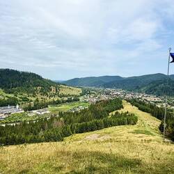 Aussicht auf das Kloster (links) & auf Putna (rechts)