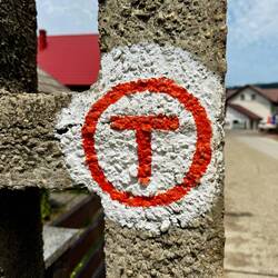 In Putna bin ich bereits überall den Markierungen vom Wanderweg "Via Transivanica" begegnet.