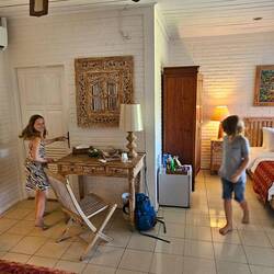 Sie freuen sich über ihr großes Zimmer 😊