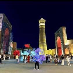 Registan von Buchara mit Minarett Kaljan