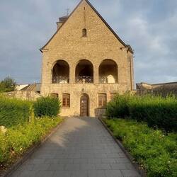 Kirche von Borg mit Pilgerstube