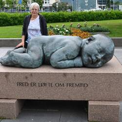 Inschrift: der Frieden ist ein Versprechen für die Zukunft