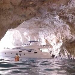 Die Bekloppten...das Schiff passte grad so rein!