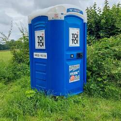 Irgendetwas ist schief gegangen bei Hansis Wunsch nach einer Bank🤣